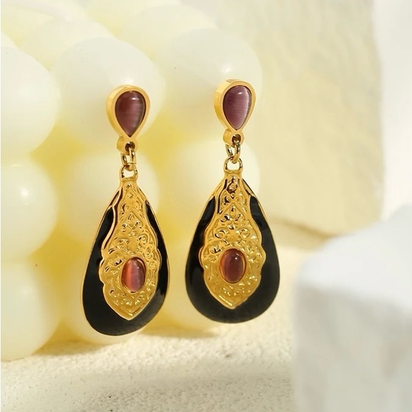◾️18K Gold Plated Opal Black Enamel Dangle Earring - Picture 5 of 6